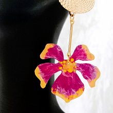 Floral jewelry set. Earrings and pendant. Un progetto di Design di gioielli e Artigianato di Hanna Dehnhard - 01.11.2023