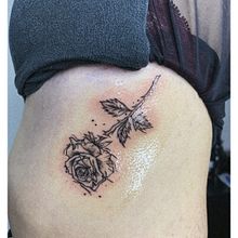 Meu projeto do curso: Tatuagem botânica com pontilhismo Ein Projekt aus dem Bereich Traditionelle Illustration, Tattoodesign und Botanische Illustration von Kelly Yuri Hara - 06.11.2023