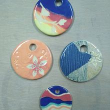 Meu projeto do curso: Joalheria de cerâmica para principiantes. Accessor, Design, Jewelr, Design, and Ceramics project by Solange Pereira de Arruda Kono - 11.05.2023