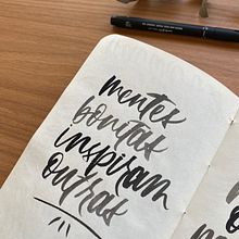 Meu projeto do curso: Caligrafia itálica com brush pen . Caligrafie de Beatriz Lasci - 11.08.2023