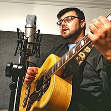 Mi proyecto del curso: Entrenamiento vocal para principiantes: Can´t help falling in love. Un proyecto de Música y Audio de Ricardo Londoño Aguirre - 08.11.2023