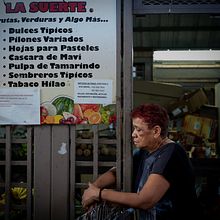 Los Placeros / The Vendors. Digital Photograph, Outdoor Photograph, Documentar, and Photograph project by Ariane Pérez - 11.09.2023