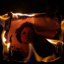 Il mio progetto del corso: Fotografia ibrida per la sperimentazione creativa- 4 Elementi. Projekt z dziedziny Fotografia, Retuszowanie fotografii, Fotografia art, st, czna, Fotografia analogowa i Autoportret fotograficzn użytkownika Valentina Soffritti - 09.11.2023
