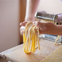 Emprendimiento para una fabrica de fideos: "Innovación en Fideos: Creando Tradición a Través del Sabor". Un proyecto de Marketing, Creatividad y Marketing Digital de franklin_marmol_sfm - 11.11.2023