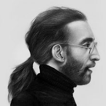 Graphite Portrait of John Lennon - Retrato a lápiz de John Lennon. Projekt z dziedziny  Sztuki piękne, Portret, R, sunek ołówkiem, R, sunek realist, czn,  R, sunek art, st i czn użytkownika Carla Angelini - 12.11.2023