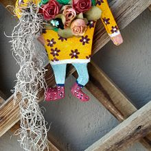 My project for course: Paper Mache for Beginners: Sculpt a Colorful Character. Projekt z dziedziny Trad, c, jna ilustracja, Projektowanie postaci, Projektowanie zabawek, To, art, Kreat, wne zabaw i z dziećmi użytkownika adribreedt62 - 14.11.2023