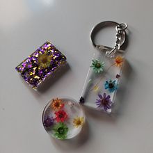 Mi proyecto del curso: Diseño de joyería en resina. Projekt z dziedziny Projektowanie dodatków, Craft, Projektowanie biżuterii i DIY użytkownika Judith Lozano - 17.11.2023