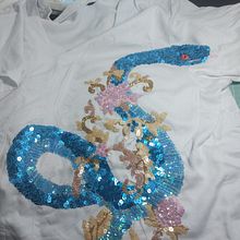 Meu projeto do curso: Bordado de moda: customize sua roupa com miçanga. Fashion Design, Embroider, DIY, Upc, cling, and Textile Design project by Barbara Messas - 11.17.2023