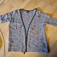 Mein Abschlussprojekt für den Kurs: Visible Mending: verleihe deiner gestrickten Kleidung Farbe. Projekt z dziedziny Projektowanie mod,  Haft,  Sz, cie,  Tkactwo, Upc, cling, Tkanie, Wzornictwo tekst i liów użytkownika Regina Kaatz - 21.11.2023