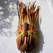 Máscara Kámpala. Escultura, Design de personagens, Artesanato, Artes plásticas, e Criatividade projeto de Kat Franco - 22.05.2022