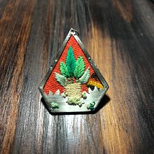 Mi proyecto del curso: Joyería de metal con bordados . Desain Aksesori, Seni, Kerajinan, Desain Perhiasan, Bordir, Dan Desain Tekstil proyek oleh Dracaena Joyas - 11.24.2023