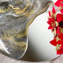 Il mio progetto del corso: Arte della resina: crea specchi originali. Un projet de Artisanat, Design, Fabrication de mobilier, Design d'intérieur, Conception de produits , et DIY de Morena Mellone - 25.11.2023