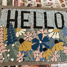 My project for course: Modern Mosaic Art: Make Floral Compositions with Tiles. Un proyecto de Artesanía, Diseño, creación de muebles					, Cerámica, Interiorismo y DIY de Julia Robertson - 25.11.2023