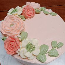 Crescent Style Buttercream Flower Cake. Design, and DIY project by novakarmita - 11.25.2023