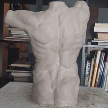 Mi proyecto del curso: Modelado de torso con arcilla. Fine Arts, and Sculpture project by Santiago González - 11.29.2023