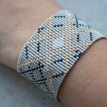 Mi proyecto del curso: Diseño de accesorios con cuentas: teje patrones elegantes. Accessor, Design, Arts, Crafts, Jewelr, Design, and Fiber Arts project by Rebeca Moya Lasheras - 12.04.2023