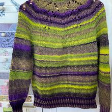 Mi proyecto del curso: Diseño y tejido de prendas de punto sin costuras con agujas circulares. Un projet de Création d'accessoires, St, lisme, Art textile, DIY , et Tricot de Mercè Mateo - 09.12.2023
