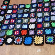 Mon projet du cours : Motifs granny square au crochet : confectionnez votre pull. Fashion Design, Fiber Arts, DIY, Crochet, and Textile Design project by francoisemaille54 - 12.08.2023