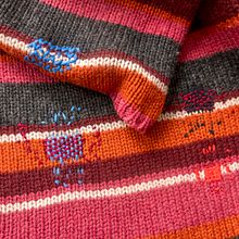 Colourful repair of colourful jumper. Een project van  Modeontwerp, Borduurwerk, Naaiwerk, Textiel, Upc, cling, Weven y Textielontwerp van klara_naszarkowska - 09.12.2023