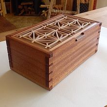 Cofre "Genzai". Arts, Crafts, Furniture Design, Making, Interior Design, DIY, and Woodworking project by Gustav Breitler Guerra - 12.10.2023