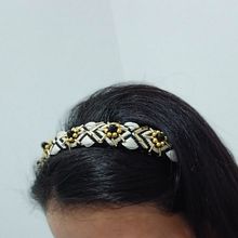 Mi proyecto del curso: Bordado con pedrería: crea accesorios para el pelo. Un progetto di Design di accessori, Artigianato, Design di gioielli, Fashion design, Ricamo, DIY e Textile Design di Claudia patricia Romero caro - 13.12.2023