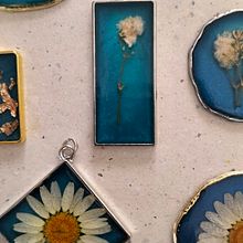 Il mio progetto del corso: Design di gioielleria in resina. Un projet de Création d'accessoires, Artisanat, Design de bijoux , et DIY de arethacasa - 14.12.2023