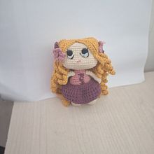 Mi proyecto del curso: Amigurumis: personas tejidas a crochet. Un proyecto de Artesanía, Diseño de juguetes, Tejido, Crochet, Amigurumi y Diseño textil de Miriam Medina - 16.12.2023