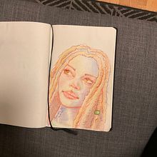 Mi proyecto del curso: Dibujo de retratos llamativos con lápices de colores. Drawing, Portrait Drawing, Sketchbook, and Colored Pencil Drawing project by Sandra Blanco - 12.16.2023
