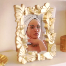 Oro - Alina Venus : Dirección creativa y artística de videoclips trabajo final. Un proyecto de Cine, vídeo, televisión, Vídeo, Televisión, Stor, telling y YouTube Marketing de Gabriel Placencia Muñoz - 30.01.2022