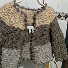 Mi proyecto del curso: Top-down: prendas a crochet de una sola pieza. Un proyecto de Diseño de moda, Tejido, DIY, Crochet y Diseño textil de Marta Sabina - 19.12.2023