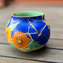 My project for course: Introduction to Kintsugi: Repair Your Pottery with Gold. Projekt z dziedziny Craft,  Sztuki piękne, Ceramika i DIY użytkownika Lorraine Sweetman - 20.12.2023