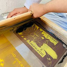 Mi proyecto del curso: Introducción a la serigrafía textil para ropa. Screen Printing, Printing, Textile Printing, and Textile Design project by Guie Xhuuba - 12.22.2023