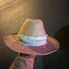 My project for course: Modern Hatmaking. Accessor, Design, Fashion Design, Fiber Arts, and Needle Felting project by Sarah Maker - 12.29.2023