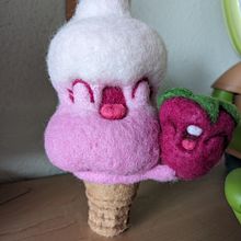 My project for course: Art Toy Creation: Needle Felting Technique . Desain Karakter, Seni, Kerajinan, Desain Mainan, Seni Serat, Peleburan Jarum, Dan Desain Tekstil proyek oleh Trisha Pelletier - 12.30.2023