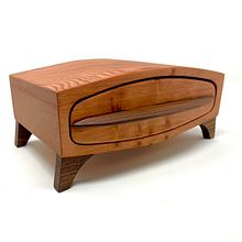Jewelry box from reclaimed redwood timber. Un progetto di Artigianato, Product design e Falegnameria  di MARK WRONSKI - 10.04.2023