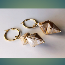 My project for course: Paper Jewelry-Making with Origami Techniques. Design de acessórios, Artesanato, Design de joias, Papercraft, Design de moda, e DIY projeto de Jei See Tai - 29.12.2023