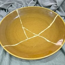 Mi proyecto del curso: Introducción al Kintsugi: restaura tu cerámica con oro. Arts, Crafts, Fine Arts, Ceramics, and DIY project by Belén Vilchez Roman - 01.03.2024
