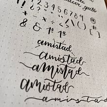 Mi proyecto del curso: Lettering en pequeño formato. Ilustração tradicional, Lettering, H, e Lettering projeto de Francisca Medina Pérez - 03.01.2024