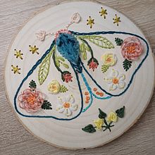 Mon projet du cours : Broderie sur bois :  quand l'art s'inspire de la nature. Embroider, Woodworking, and Textile Design project by Anne-marie Dufour - 01.06.2024