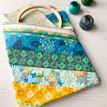 Sewn Pouch using my August Collection Fabrics. Un progetto di Design di Melissa McKeagney - 08.01.2024