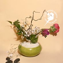 Il mio progetto del corso: Ikebana: composizione floreale per principianti. Een project van Interieurontwerp,  Interieurdecoratie,  Interieur y Bloem- en plantenschikken van Tiziana Tesio - 13.01.2024