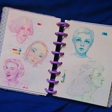Meu projeto do curso: Desenho de retratos vibrantes com lápis de cor. Drawing, Portrait Drawing, Sketchbook, and Colored Pencil Drawing project by Nicole Ramos de Souza - 01.13.2024
