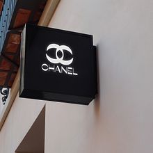 REBRANDING FICTICIO DE CHANEL. Un progetto di Br, ing, Br, identit e Graphic design di Lucía Vicente Olmo - 19.01.2024