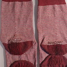 My project for course: Visible Mending: Colorful Knitwear Repair. Un proyecto de Diseño de moda, Bordado, Costura, Tejido, Upc, cling, Telar y Diseño textil de Michelle Burgos Almada - 17.01.2023