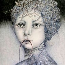 Il mio progetto del corso: Ritratto creativo in chiaroscuro con matita. Un proyecto de Ilustración tradicional, Dibujo a lápiz, Dibujo de Retrato, Dibujo artístico y Dibujo con lápices de colores de Lucia Cardillo - 25.01.2024