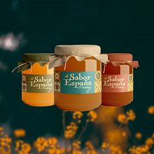 Visual Branding for a Honey Brand Called Sabor España. Projekt z dziedziny Br, ing i ident, fikacja wizualna, Projektowanie graficzne, Projektowanie opakowań, T i pografia użytkownika Rianne Kornips - 25.01.2024