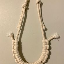 Mi proyecto del curso: Iniciación a la bisutería con cordón: fabrica tus propios collares. Arts, Crafts, Jewelr, Design, Macramé, and Textile Design project by Khori Haylli Rodriguez - 01.25.2024