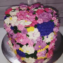 Mi proyecto del curso: Flores de crema de mantequilla para cake design. Design, and DIY project by Neyre Parente - 01.22.2024