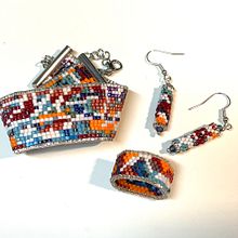 My project for course: Beaded Jewelry Design: Weave Elegant Patterns. Accessor, Design, Arts, Crafts, Jewelr, Design, and Fiber Arts project by creola_pora - 01.27.2024