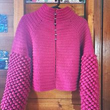 Top-down. Fashion Design, Fiber Arts, DIY, Crochet, and Textile Design project by M. Lucía Salazar G. - 01.27.2024